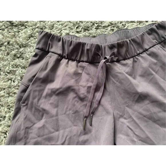 56 Lululemon On The Fly GRAY yoga Gym SHORTS sz 8