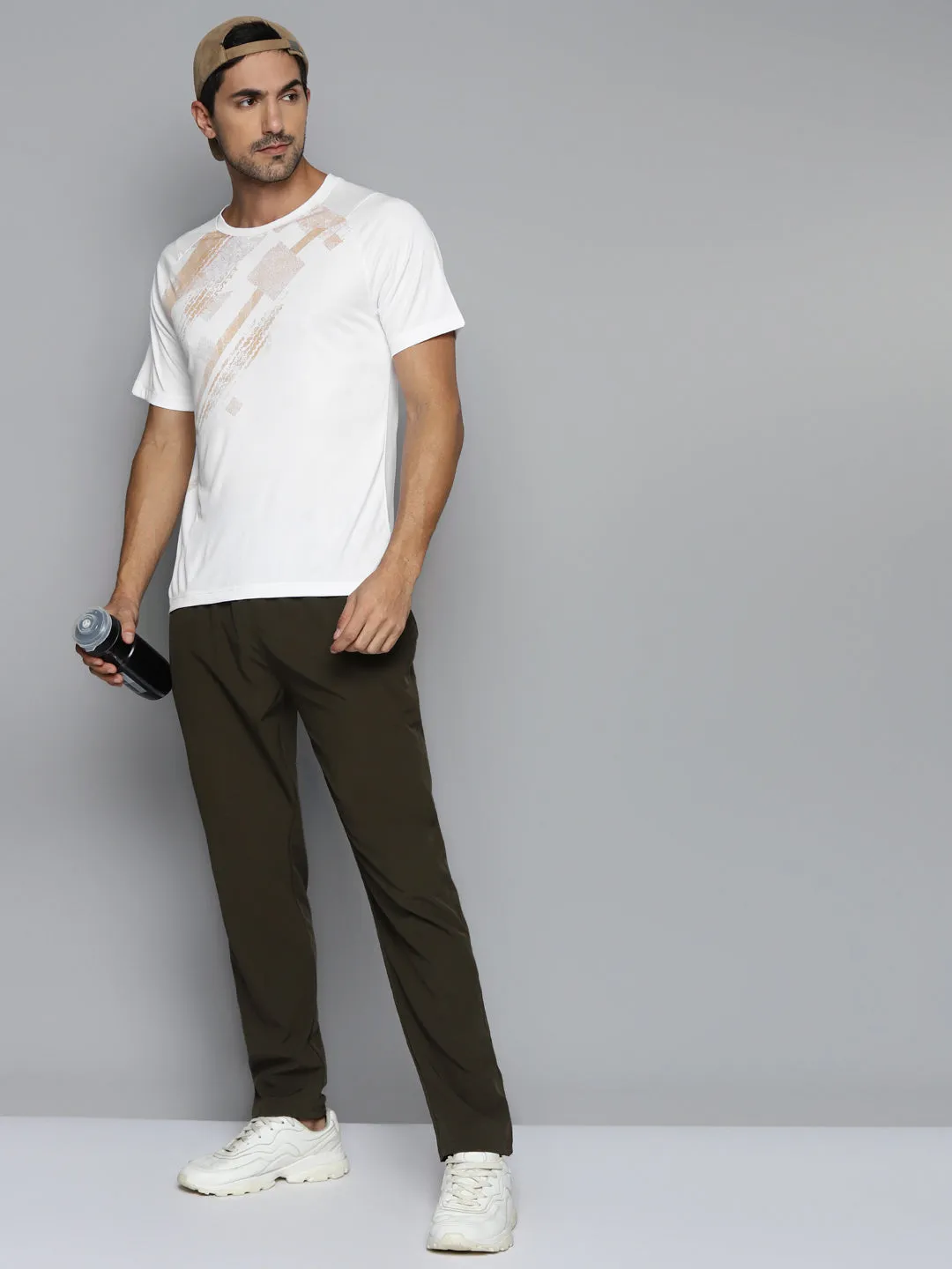 ALCIS Men White & Beige Printed Slim Fit Running T-shirt