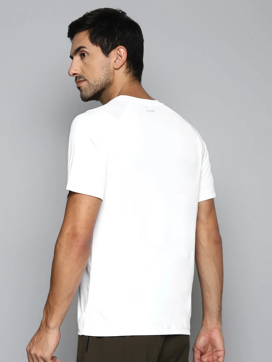 ALCIS Men White & Beige Printed Slim Fit Running T-shirt