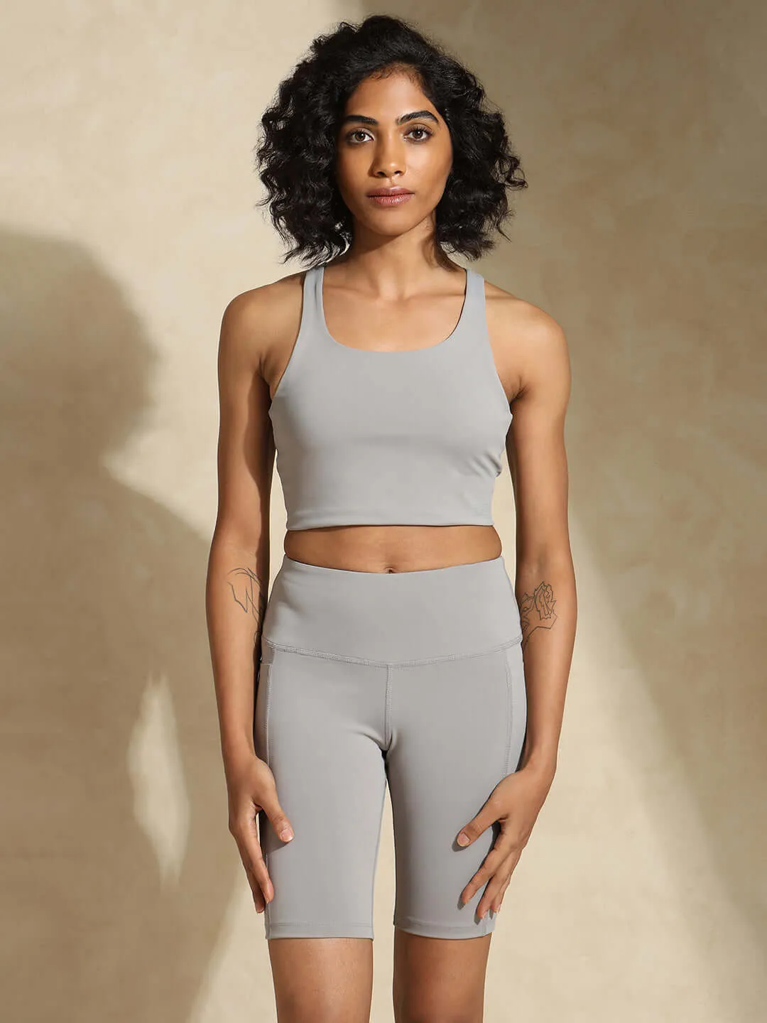 Cloud Grey High Impact Action Bra With Clasp & Aura Cycling Shorts
