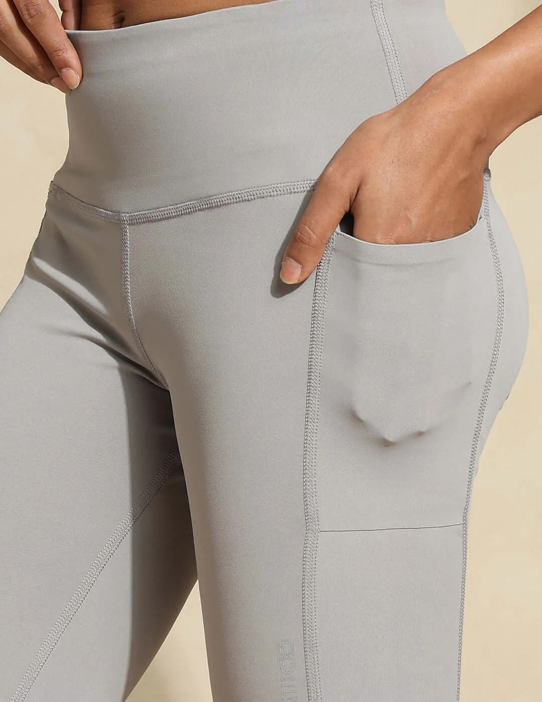 Cloud Grey High Impact Action Bra With Clasp & Aura Cycling Shorts