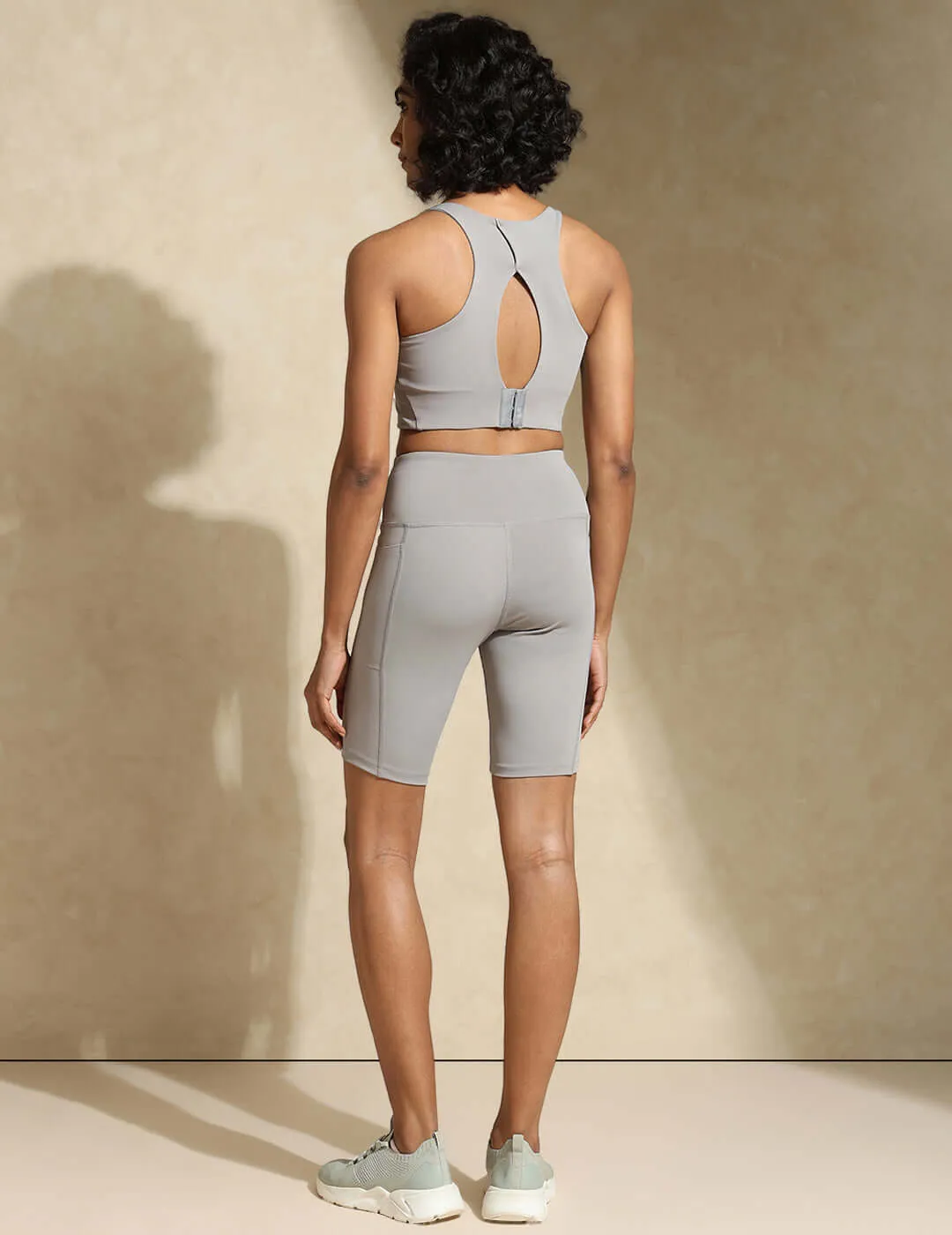 Cloud Grey High Impact Action Bra With Clasp & Aura Cycling Shorts