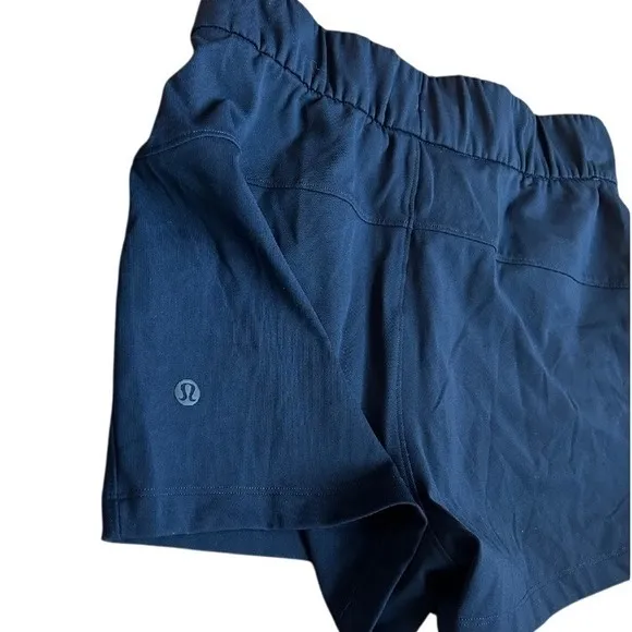 Lululemon Women's Size 2 On The Fly Short 2.5&quot; True Navy Athletic Gym Shorts