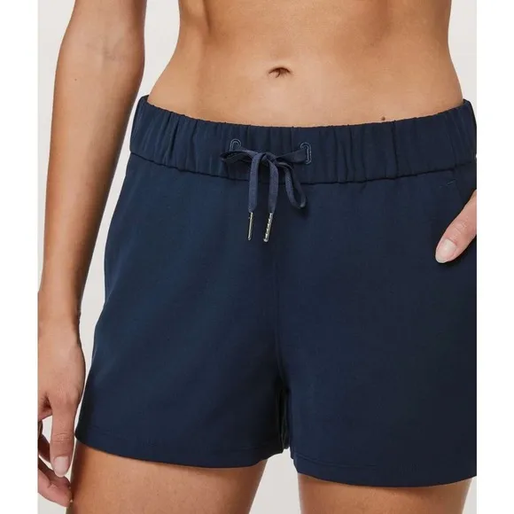 Lululemon Women's Size 2 On The Fly Short 2.5&quot; True Navy Athletic Gym Shorts