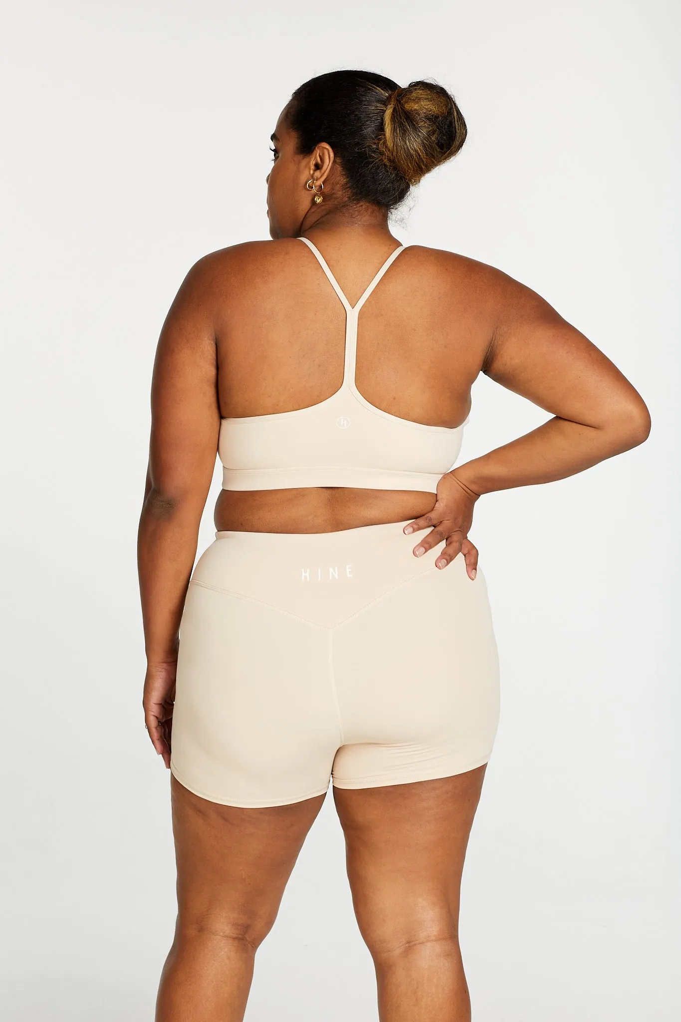 STAPLE SHORT SHORTS BEIGE