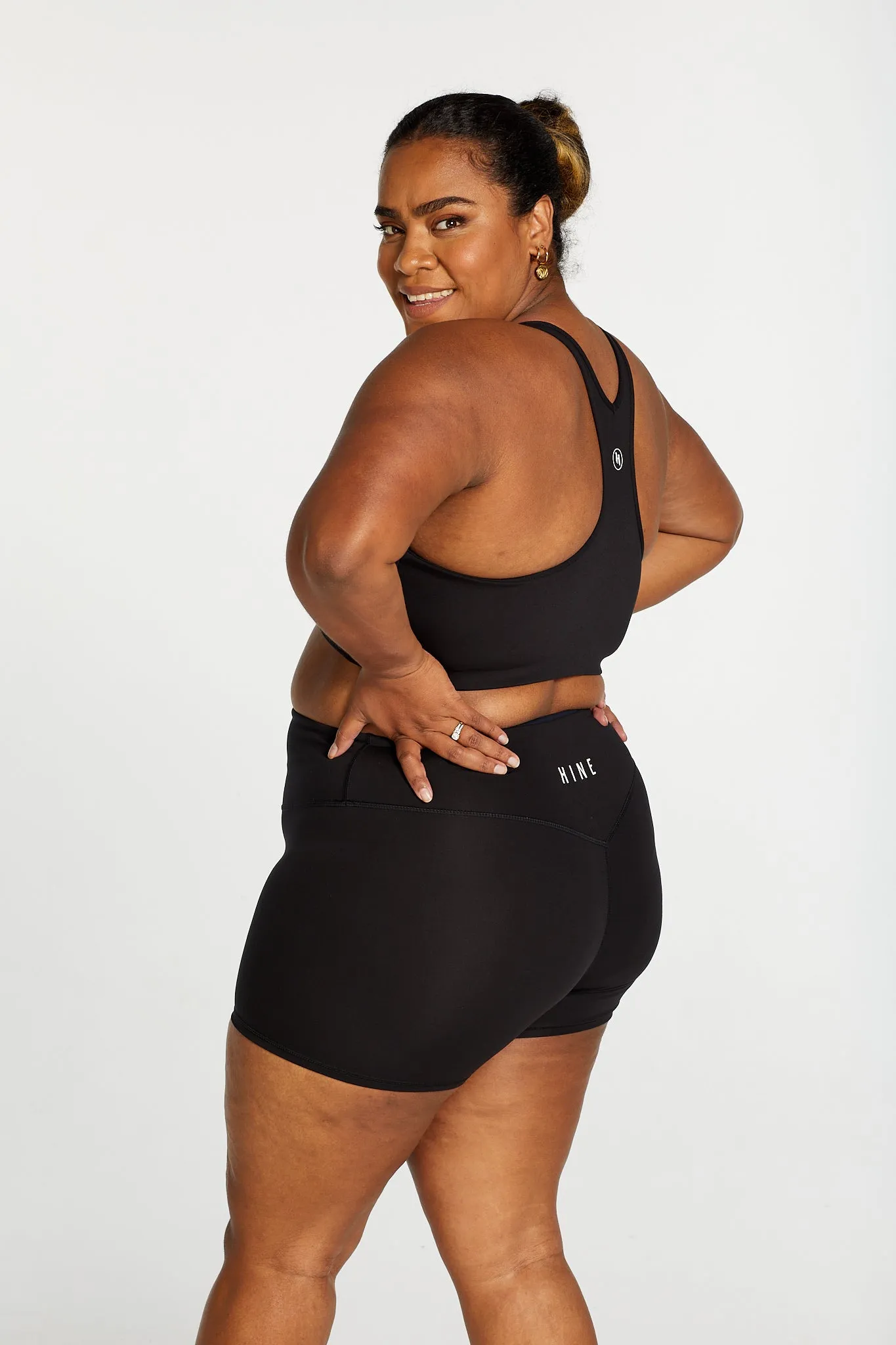 STAPLE SHORT SHORTS ONYX