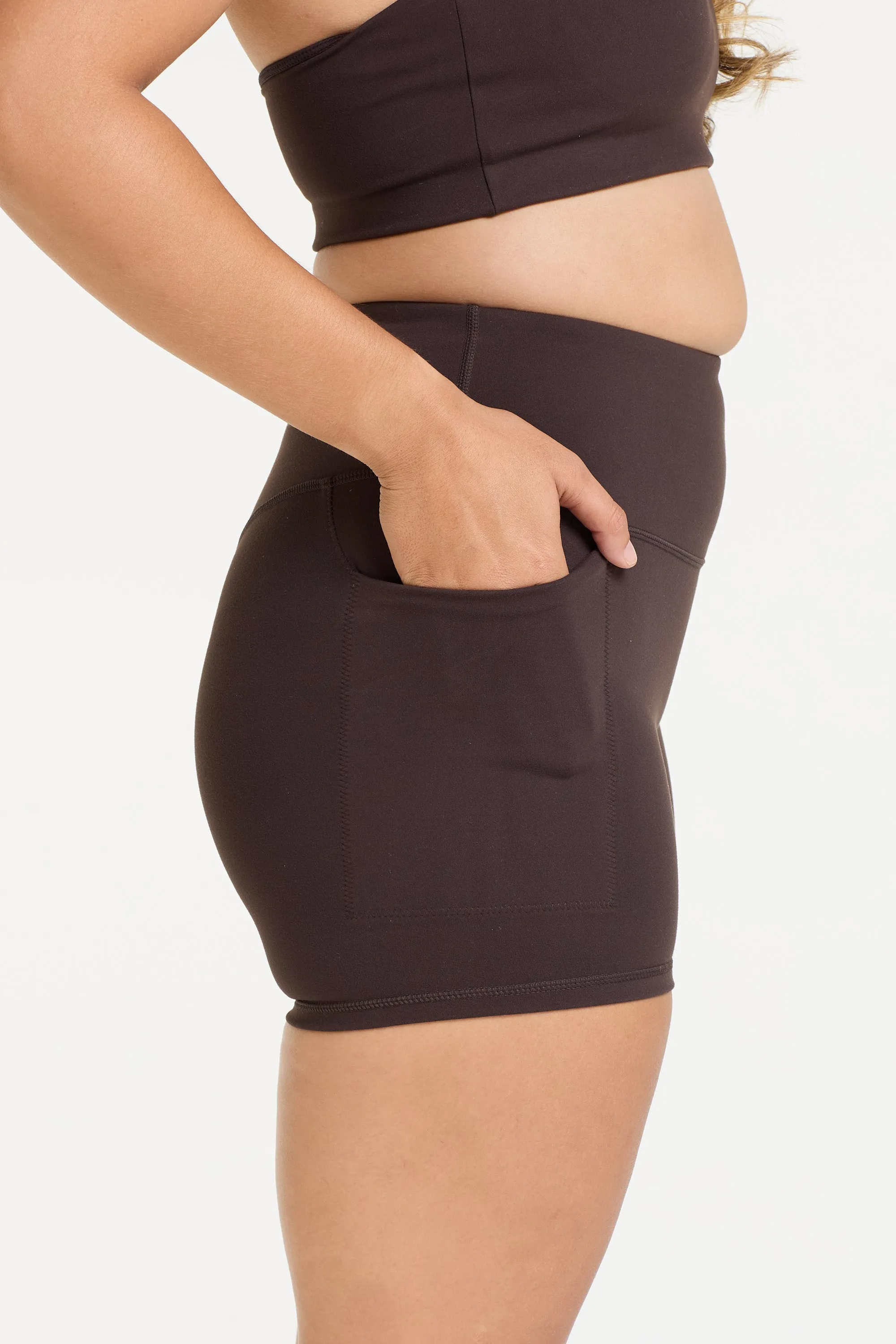 STAPLE W/ POCKET SHORT SHORT COCOA
