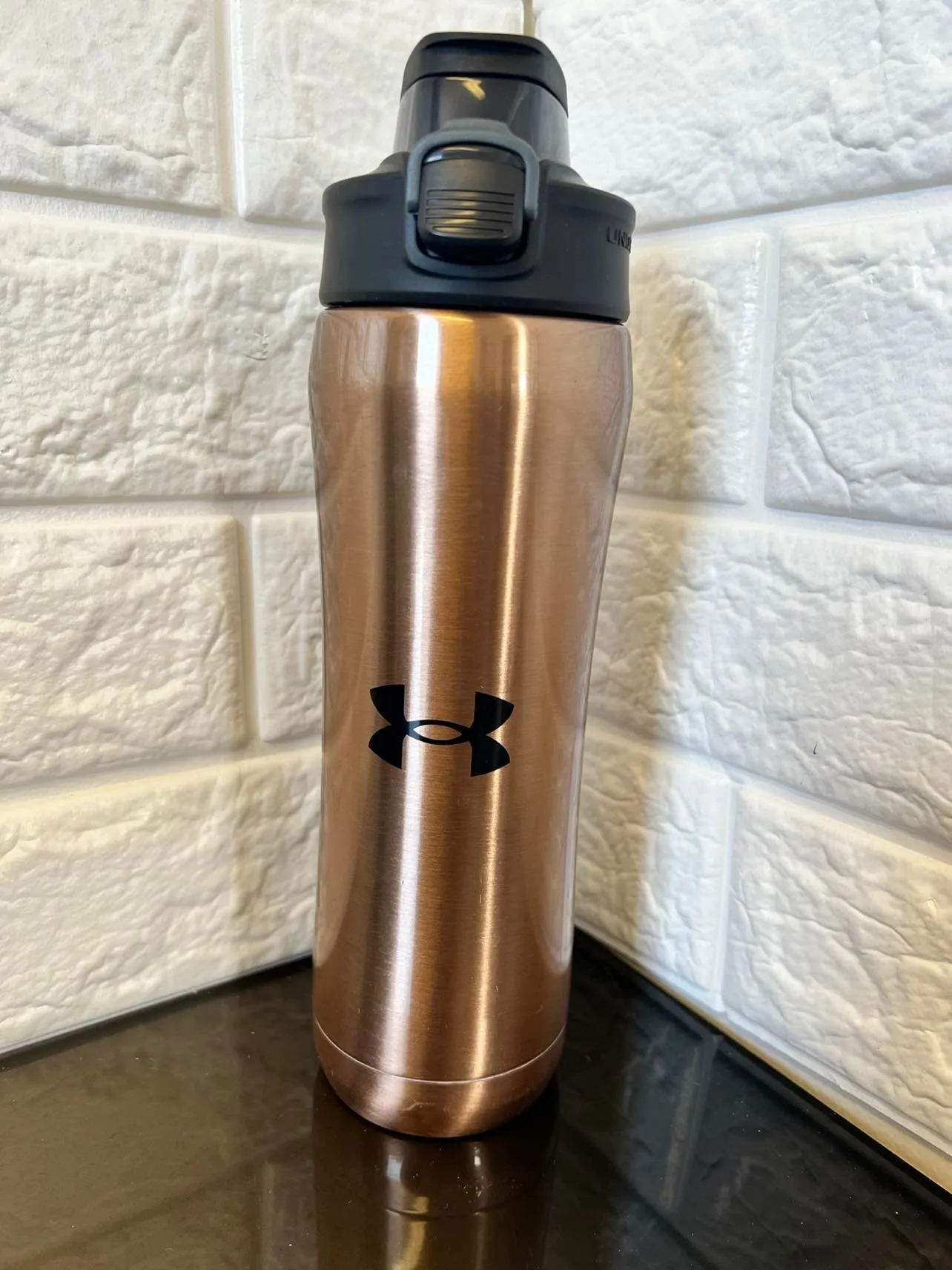 Under Armour Beyond 18 oz. Water Bottle, Bronze - Vacuum-insulated for maximum temperature retention keeps beverages cold for 18 hours